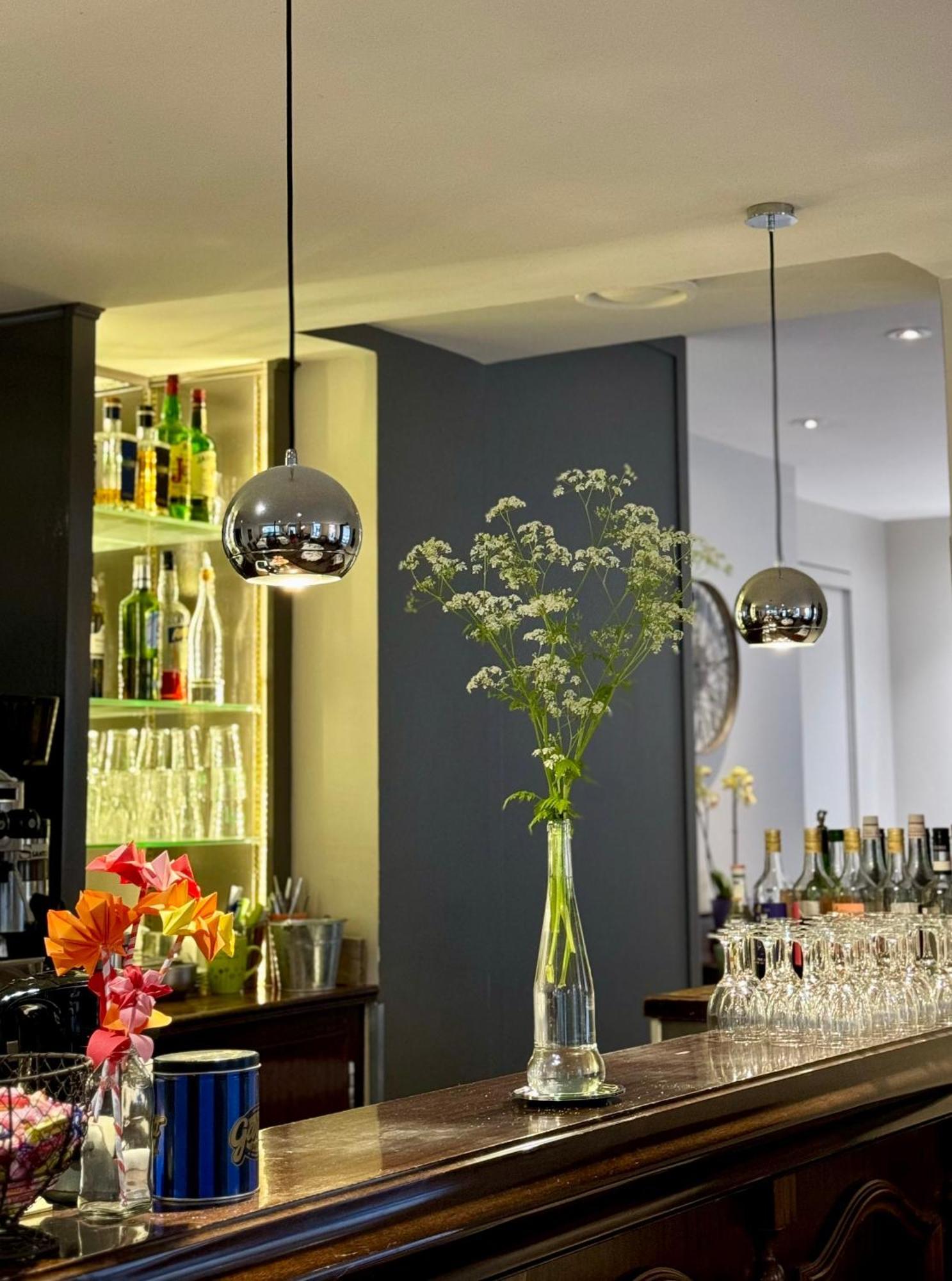 Hotel Paris Vesinet- Logis Hotel Restaurant Le Vésinet Екстериор снимка