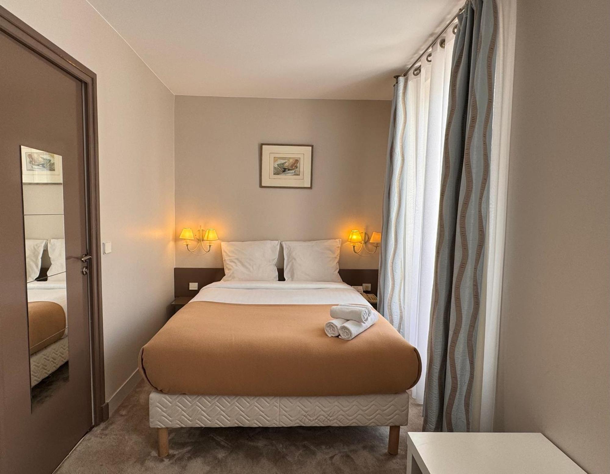 Hotel Paris Vesinet- Logis Hotel Restaurant Le Vésinet Екстериор снимка