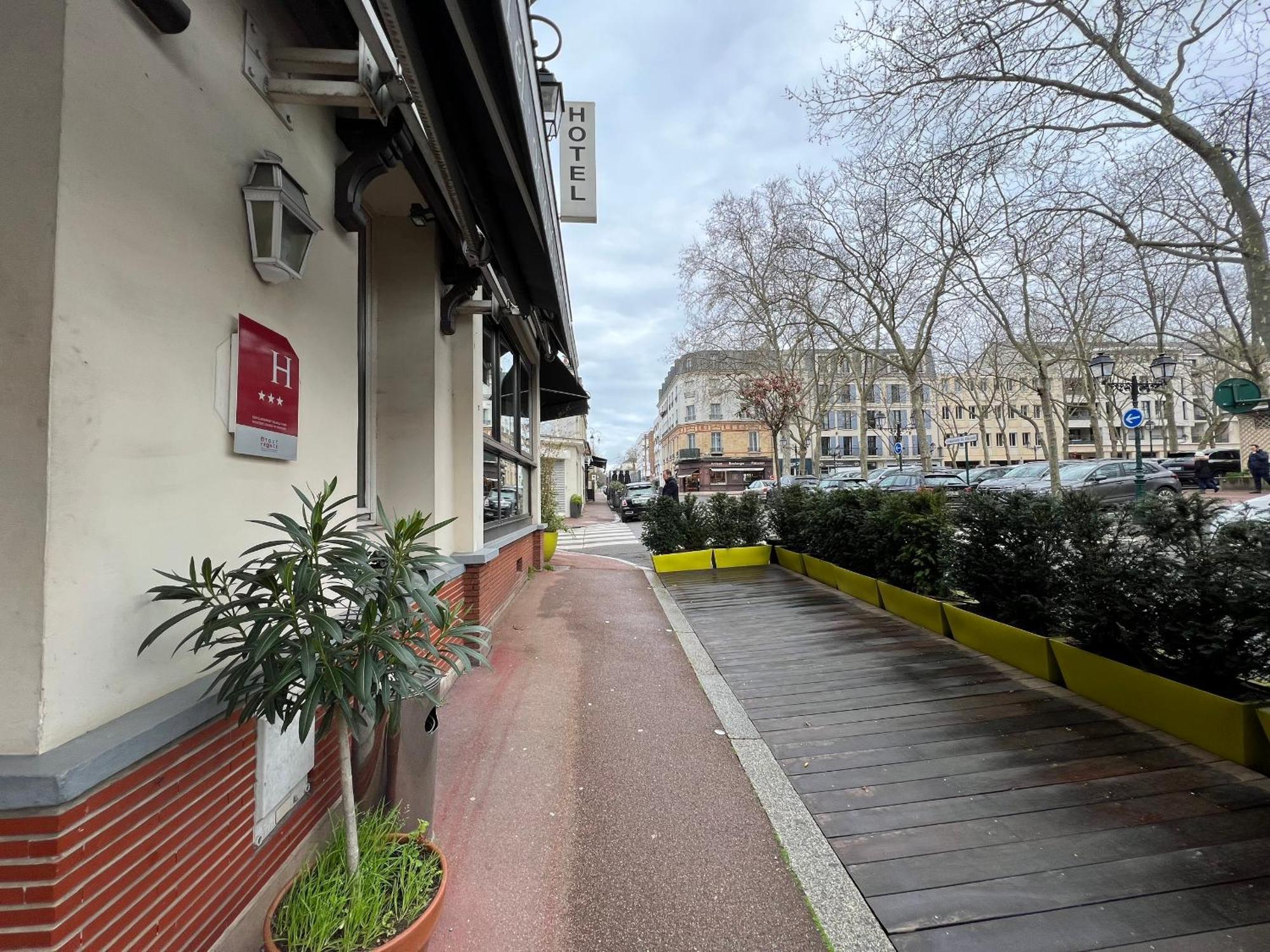 Hotel Paris Vesinet- Logis Hotel Restaurant Le Vésinet Екстериор снимка