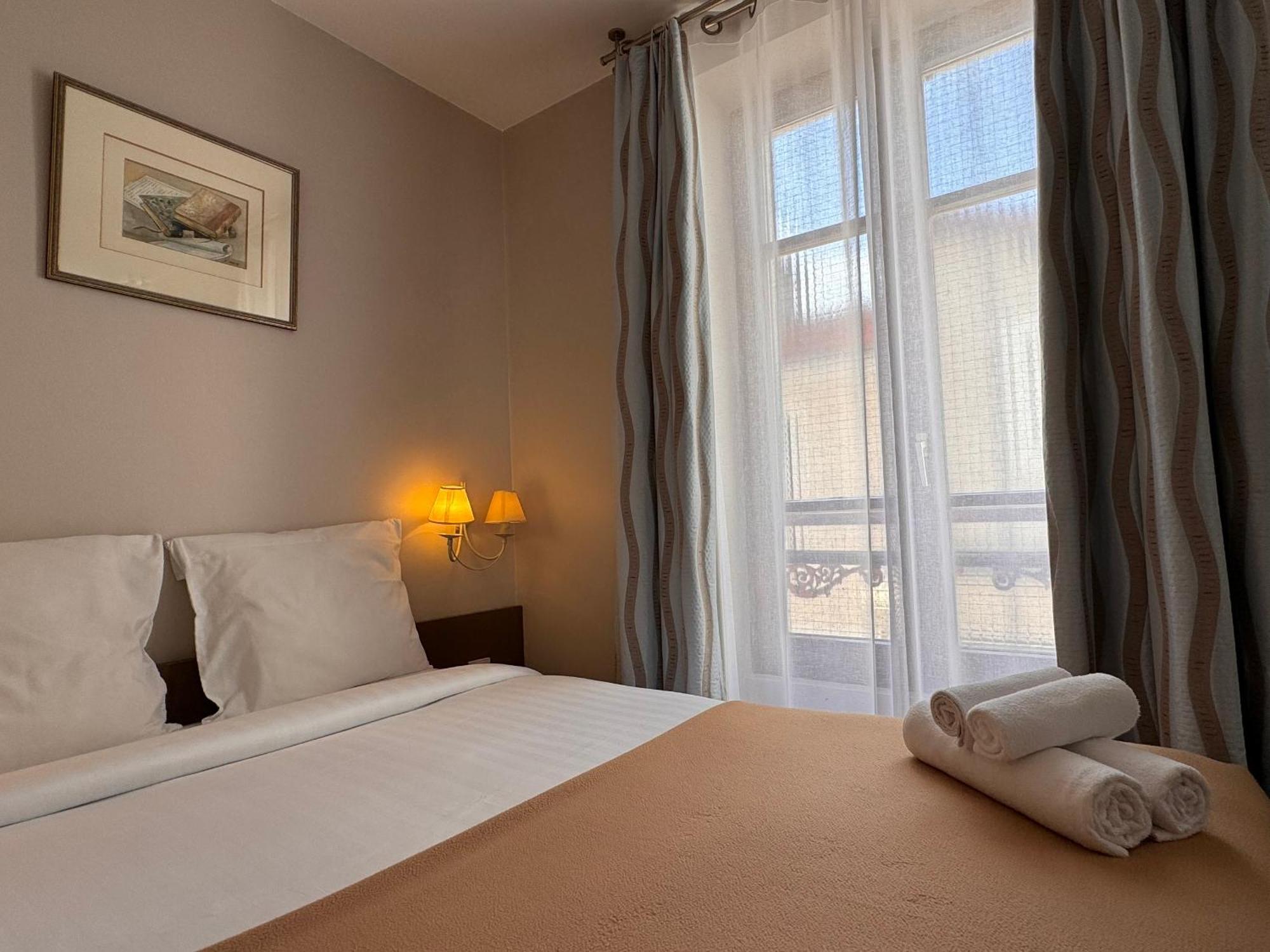 Hotel Paris Vesinet- Logis Hotel Restaurant Le Vésinet Екстериор снимка