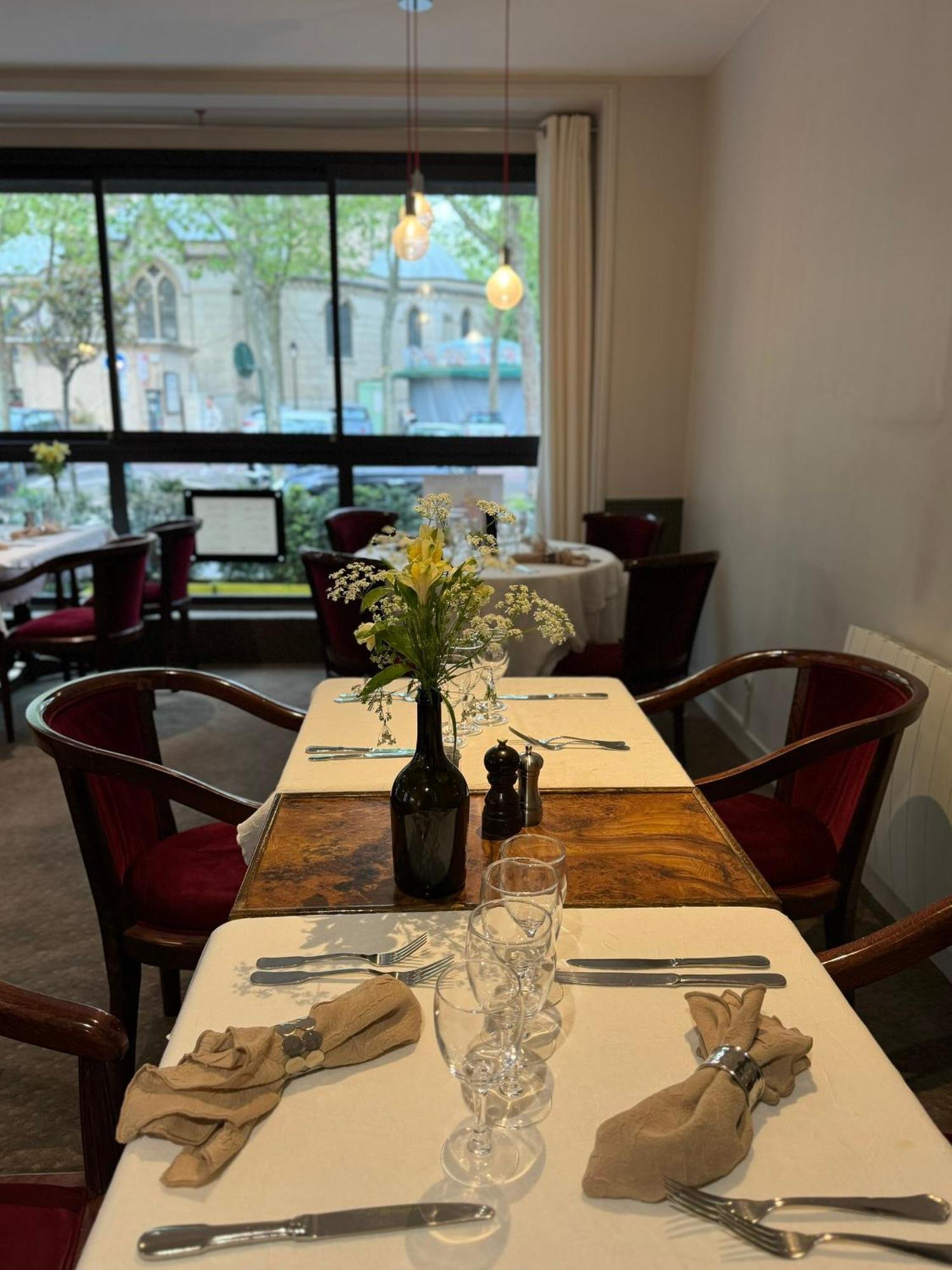 Hotel Paris Vesinet- Logis Hotel Restaurant Le Vésinet Екстериор снимка