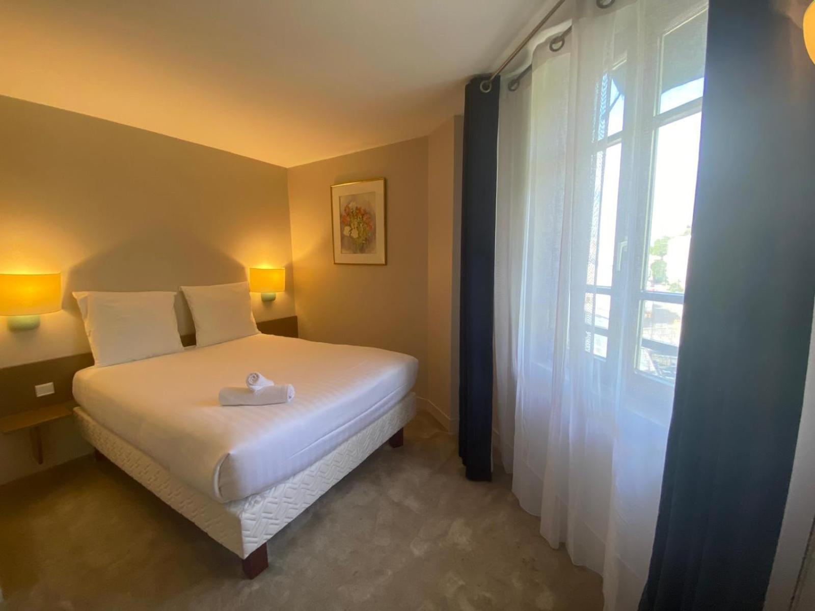 Hotel Paris Vesinet- Logis Hotel Restaurant Le Vésinet Екстериор снимка